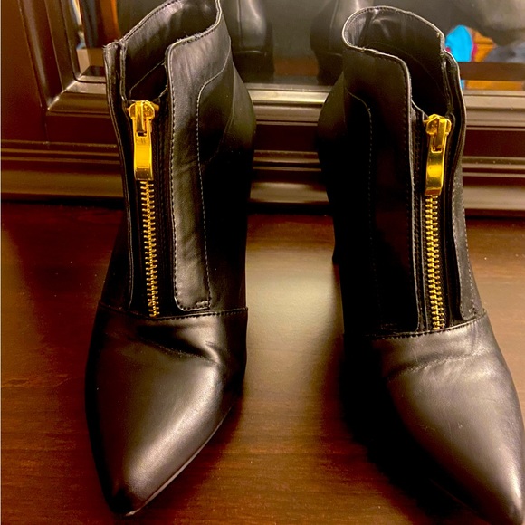 Black heels with gold zipper - Picture 2 of 4